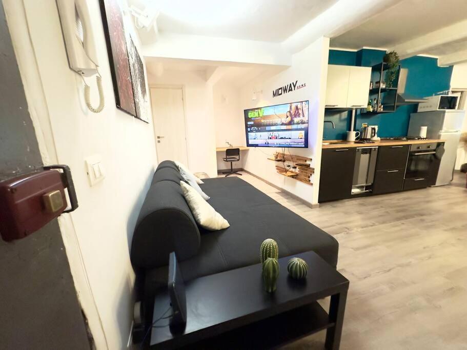 Midway Home, Nel Centro Storico Di Genova Экстерьер фото